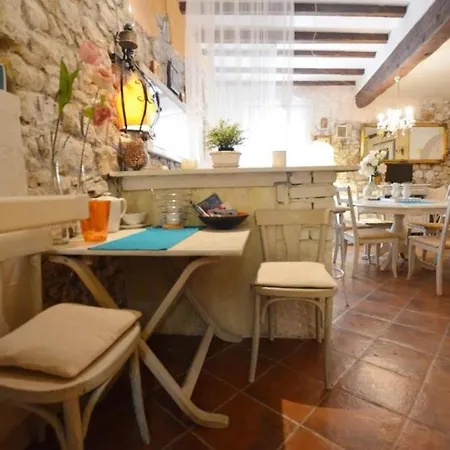 Studio Antique Apartment